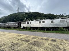 海沿いを歩いて辿り着く和布刈公園に、古そうな電車が展示されていました。