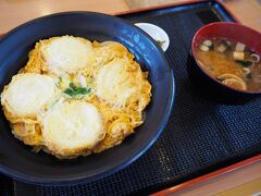 特製ゆば丼

カツ丼がカツじゃなく湯葉になった感じでヘルシー。
美味しくいただきました。