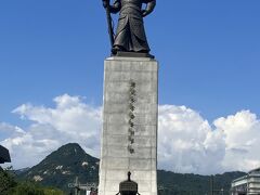 李舜臣将軍銅像。