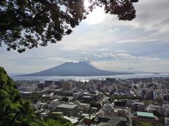 中央駅からはレンタカーで城山へ。