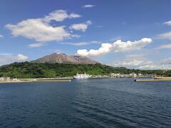 桜島港へ入港。