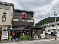 北参道を進んでいくと、おそらく長野市で一番有名なうなぎ屋さんの住吉があります。