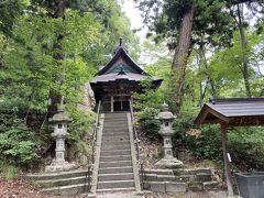 駒弓神社です。
ここから登山道になります。
しかし虫が多い。