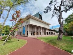 千秋公園の入口にある秋田文化創造館
30数年前に来た時はここが秋田県立美術館で藤田嗣治の作品を見たのを思い出しました。