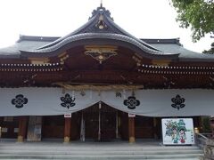 岸城神社の拝殿。かなりしっかりとした造りで見ごたえがあります。私が行ったときも参拝する地元の方がひっきりなしに来ていました。地元に愛されている神社ということが伝わってきました。