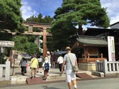 次は桜山八幡宮にある高山祭屋台会館へ　秋の高山祭で曳き廻される11台の屋台を順次入れ替えて展示しているという。