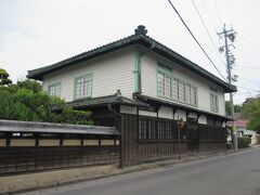 駐車していた上田城跡駐車場から、車で常田館製糸場へ行きました。江戸時代から昭和にかけて、上田の産業の中心を担っていた蚕糸業を営んでいた工場の建物が、重要文化財に指定され残っています。駐車場横のこの館主住宅は外観のみ見学することができます。