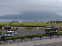 8月19日 08:00頃　鹿児島港入港

桜島は入港時、残念ながら雲が多くかかっていて山頂が見えませんでした。