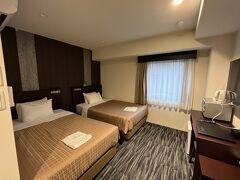 ■ホテルリブマックス高松駅前

うどんでお腹を満たした後は、今回の宿泊先へ。

JR高松駅から徒歩数分のところにあるホテルで、割と最近建てられたホテルでした。