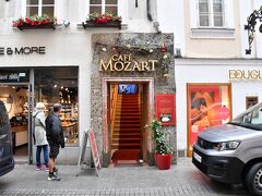 CAFE　MOZART

こちらはガイドブックにのってました。
モーツアルトのモチーフのまぐでいただけるとのこと。