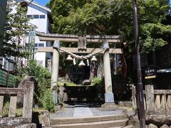 鹿山から戻り、桂川を渡り日枝神社に向かいます