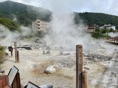 次は雲仙地獄にやってきました。
硫黄臭、湯けむり、すごいです。