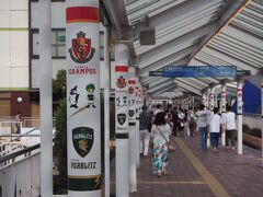 今日は、豊田町にあるTOYOTAスタジアムで、Jリーグ・名古屋グランパスの試合がある模様。ホームでの開催というコトもあり、新豊田までの車中は、グランパスサポーターで大盛況でした。。