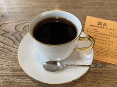 ブレンドコーヒーのソフトを注文。一杯ずつネルドリップで丁寧に淹れてくれます。