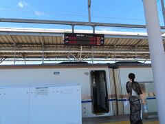【軽井沢駅　新幹線】

グリーン車の前にはグランクラスがついていました　
どこもけっこう満席に近かった・・・
Σ（・□・；）