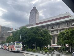 久しぶりの台湾の景色を見つつ臺北駅に到着