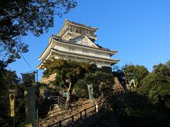 今夜は岐阜に泊まることにして、金華山ロープウェイで岐阜城に行ってみました。