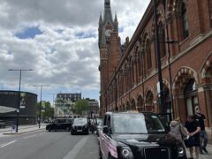 キングスクロス駅すぐ横のセントパンクラス駅へ。