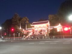 八坂神社にも少し寄りました。修学旅行ぶりだったので懐かしさを覚えました。