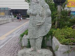 宇都宮到着
時間まで　駅前を散策です
有名な　餃子の像