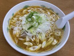 北海道に来ました。新札幌駅前で、ネギ味噌ラーメンで腹ごしらえ。