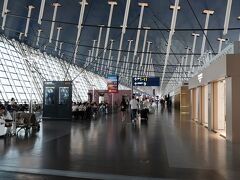 【8月31日(木)・初日】
いつものように空港までは地下鉄を乗り継いで到着。
9:50のフライトでも事前座席予約が出来ないので早めのチェックイン。
そのために家を6:10出発、地下鉄だと１時間半もかかります。
