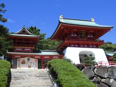 壇ノ浦といえば赤間神宮。
安徳天皇が祀られている美しい神社です。