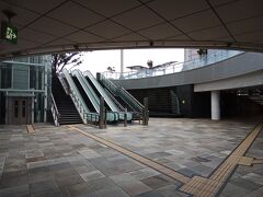 静岡駅を出発します。地下道を通っていきます。