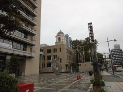 静岡市役所。ドームが印象的です。