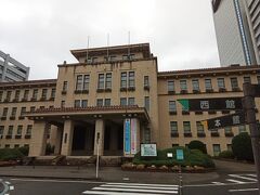 向かい側にも堂々たる建物があります。こちらは静岡県庁本館です。