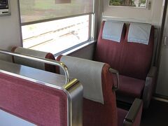 今回お世話になった化粧室前のクロスシート。
2時間の道中を快適に過ごすことができました。