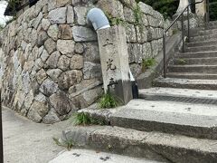 ここから千光寺の入り口。
階段の先の鳥居をくぐります。