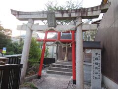 マップに載っていて次に訪れたのは雪国稲荷神社。宿泊してるホテルの前には有馬稲荷神社があってそちらは大きな神社でしたが、雪国稲荷神社は小さいですね