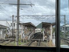 ■一宮駅

2面3線駅の一宮駅に到着。一番左側の線路は高松築港方面への折り返し専用線。

高松築港から一宮駅行の区間列車も多く設定されていて、一宮から先、琴電琴平方面は30分間隔での運行になります。