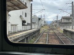 ■栗林公園駅

瓦町駅で長尾線と分岐し、琴平線は高松市街を南へ。

次の栗林公園駅からは単線になります。

栗林公園駅は近くに日本庭園で有名な栗林公園がありますが、最も近いのはJR高徳線の栗林公園北口駅。
