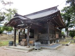 築山神社の拝殿。