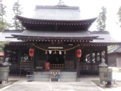 築山跡に移築された八坂神社拝殿。