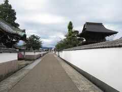 寺町通り。藩主藤堂家の菩提寺の上行寺をはじめ、7つのお寺が建てられている。