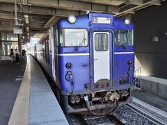 観光列車１本めは、上越妙高駅10:02発の「越乃Shu＊Kura」号下りです。