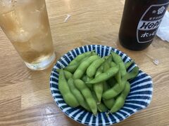 翌日はホテル近所で昼呑み。