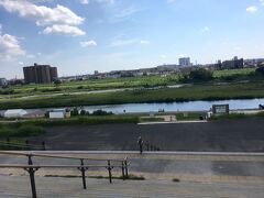 東急の鉄道橋の下を潜り、二子玉川公園の付近まで来ました。
