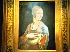 お目当てはこれ。
ダヴィンチの「白貂を抱く貴婦人」
３階に在ります。
ダヴィンチにしてはあまり迫力や立体感がなかった。
思ったより大きな美術館で結構時間もかかった。