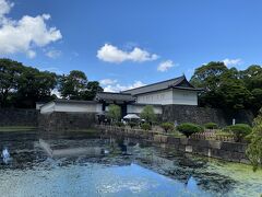 大手門までやって来ました。
ここから東御苑の庭園に入ります。