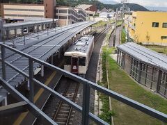 おいこっと号上りは、途中、飯山駅で14:39から３７分間停車します。