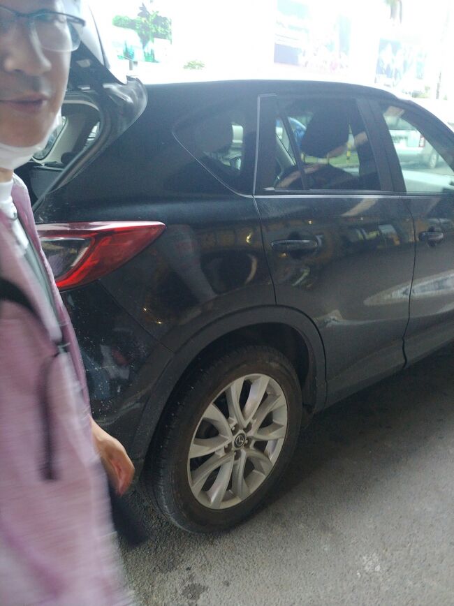 タクシーで　宿に行きましょう