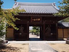 こちらが金倉寺。境内は広々としておりました。
774年創建で四国八十八か所76番札所の歴史あるお寺です。