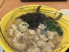 夕飯はフードコートでラーメンにしました。
海無し県であさりラーメンですが、あさりたっぷりでなかなか美味しかったです。