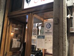 今日の夕ご飯はここです。
ローマはカルボナーラ発祥の地なので、カルボナーラの美味しいお店を探しました。
Googleマップ本当に便利d(^_^o)