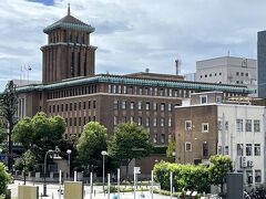 こちらはキングの塔（神奈川県庁）