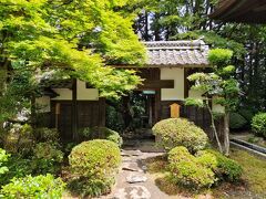 まず初めに入口付近にあった庭園みたいなところ（瑞宝寺）から巡る。
詫び錆びを感じて美しい。